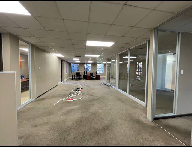 498.50M² OFFICE TO LET IN BRYANSTON